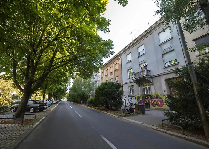 Green Leaf Apartment